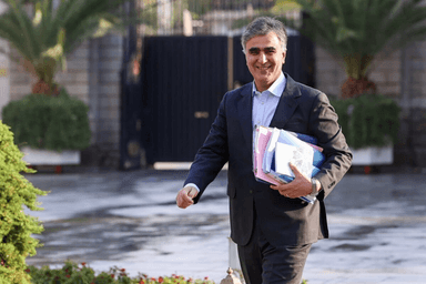 رئیس بانک مرکزی: دلار ۷۰ هزار تومانی را تثبیت می‌کنیم